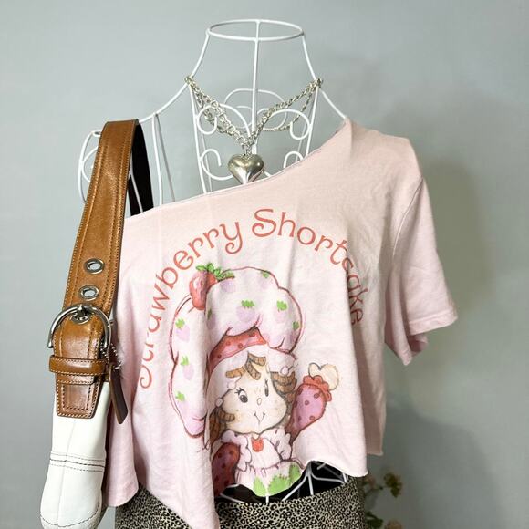 The cutest vintage y2k strawberry shortcake off the shoulder top - Picture 7 of 7